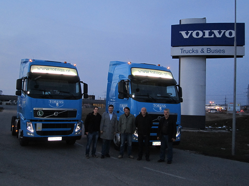 ... sofort mit zwei neuen Volvo F500 T42 Abgas-Emissionsniveau Euro 5 EEV