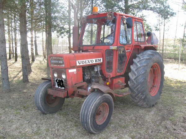 The Volvo BM T 500 tractor was built in Sweden by Volvo BM . It ...