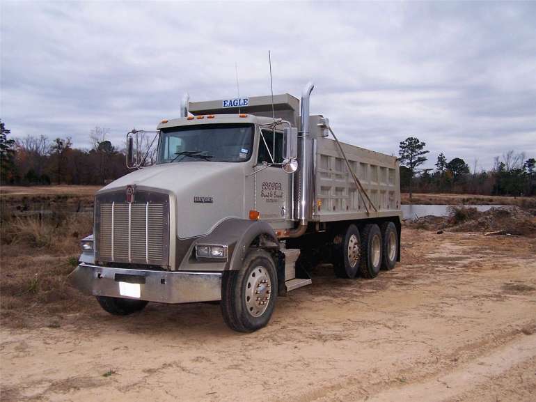 1999 Kenworth T800 D Tri Axle Dump Truck for sale in Tyler, Texas