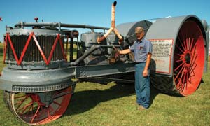The Wallis Bear - Tractors - Farm Collector