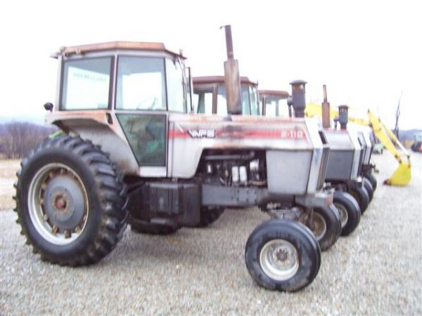 261: WHITE 2-110 TRACTOR W/CAB/AIR/HEAT : Lot 261