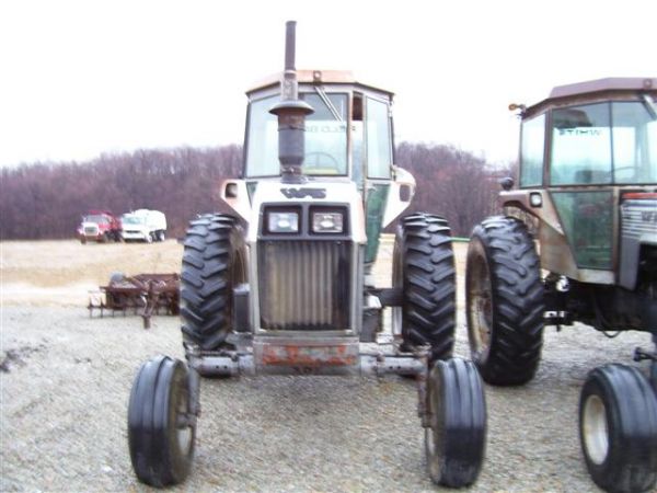 261: WHITE 2-110 TRACTOR W/CAB/AIR/HEAT : Lot 261