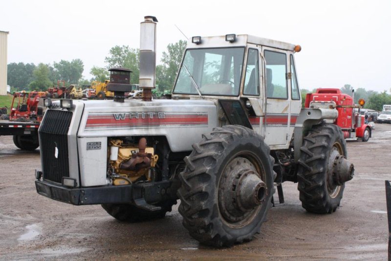 LOT #206 - WHITE 4-180 ARTICULATING 4X4 TRACTOR W/ DUALS