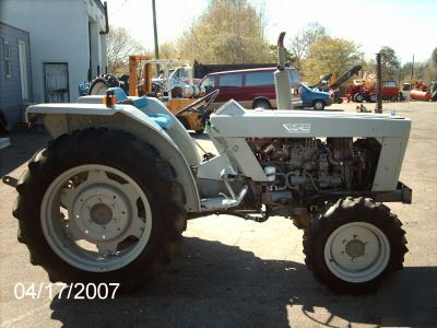 Used white 37 field boss 4X4 diesel tractor #7745