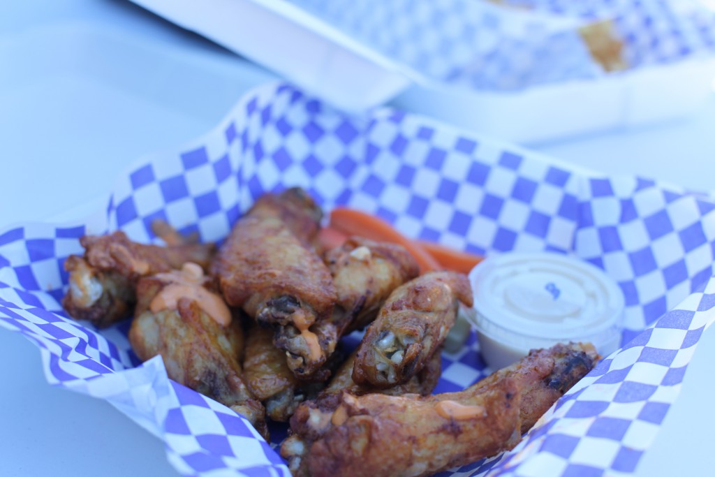 Chicken wings from Wingin’ It, in the Rembrandtz parking lot, 131 ...