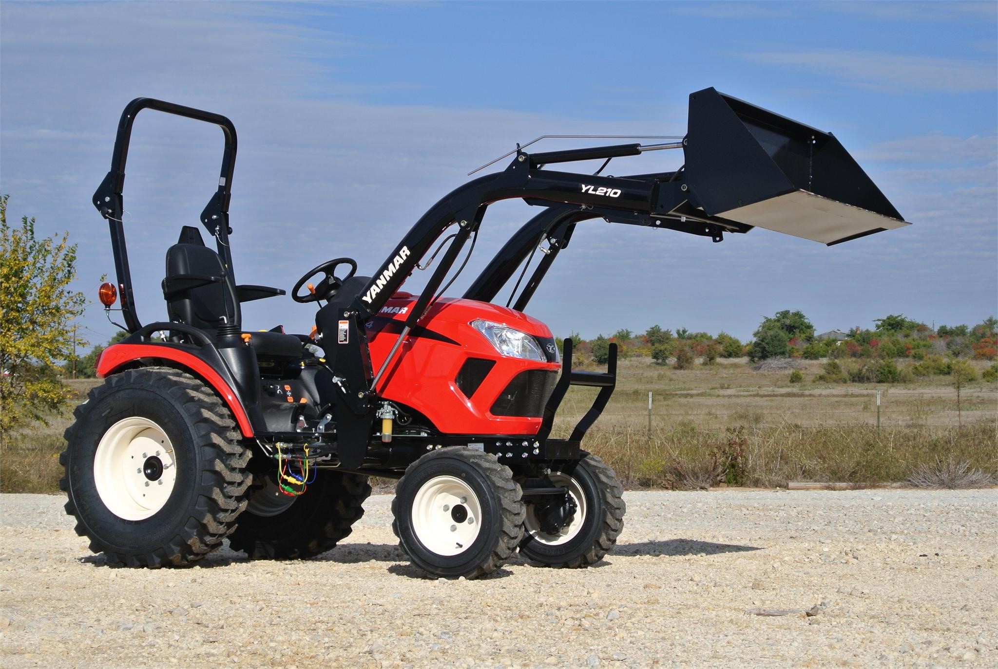 2015 YANMAR 424 1-39 HP Tractor