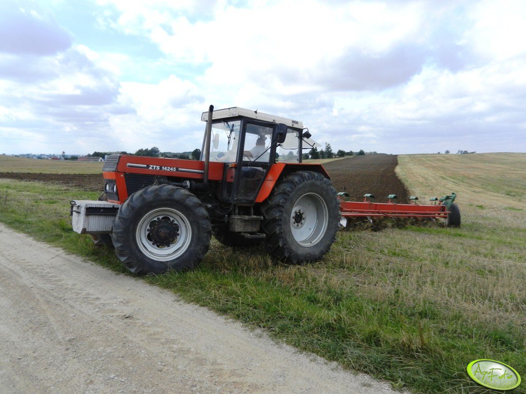 Obraz ciągnik rolniczy Zetor ZTS 14245 + Kverneland #402443
