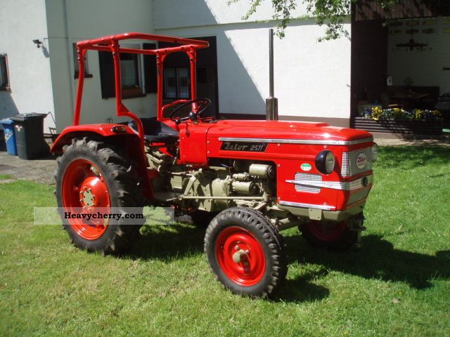 Zetor 2511 1977 Agricultural Tractor Photo and Specs