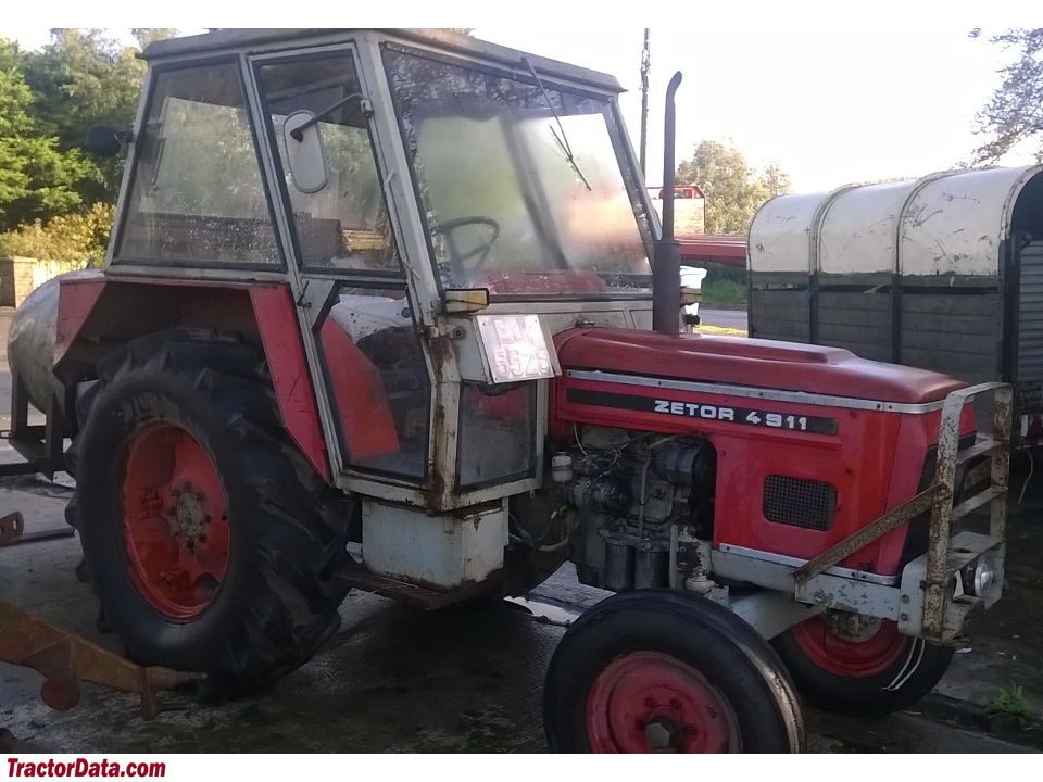Zetor 4911 with cab. (2 images) Photos courtesy of Maurice Hayden