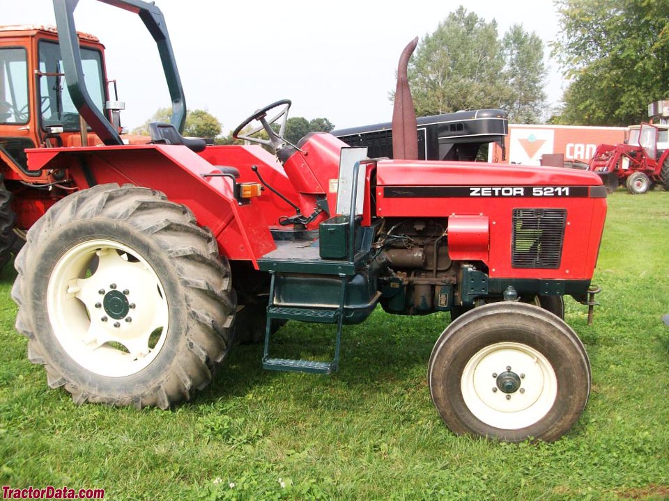 Zetor 5211 (5 images) Photos courtesy of Town and Country Sales and ...