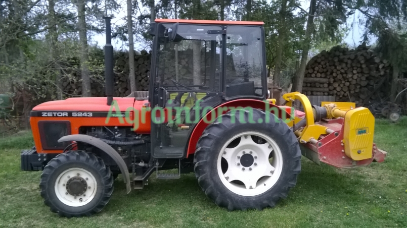 Zetor 5243 keskeny traktor, gyári állapotban eladó (lejárt ...