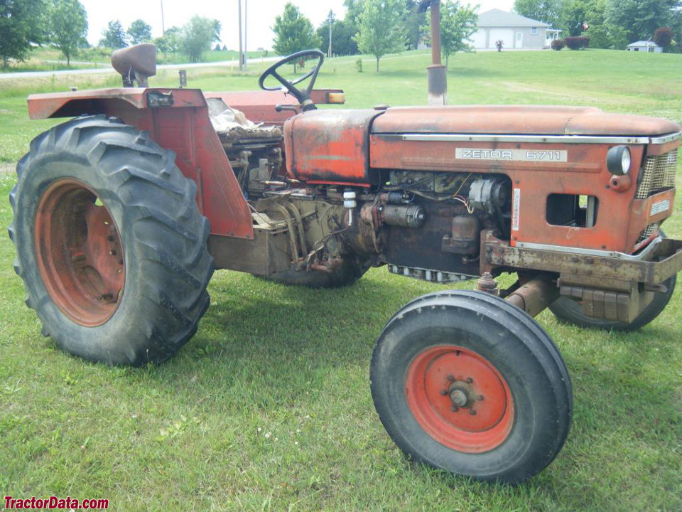 Zetor 6711 (4 images) Photos courtesy of Town and Country Sales