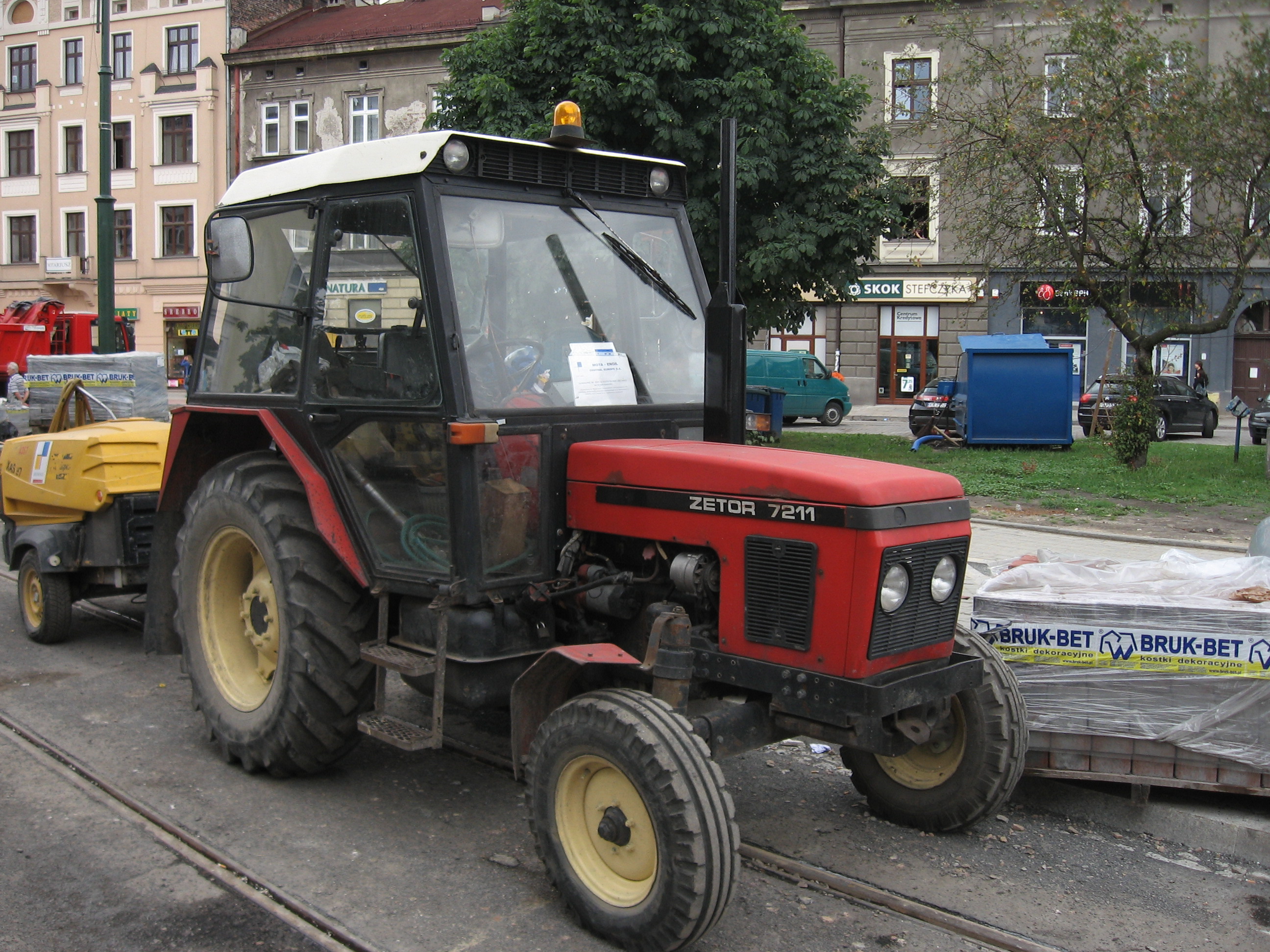 File:Zetor 7211 during reconstruction of Długa street in Kraków (1 ...