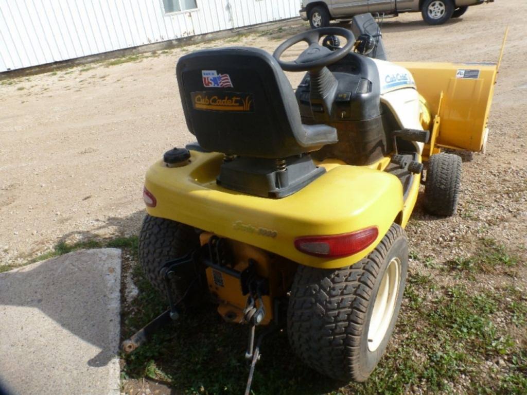 Cub Cadet Series 3000 HDS 3185 lawn tractor with 50