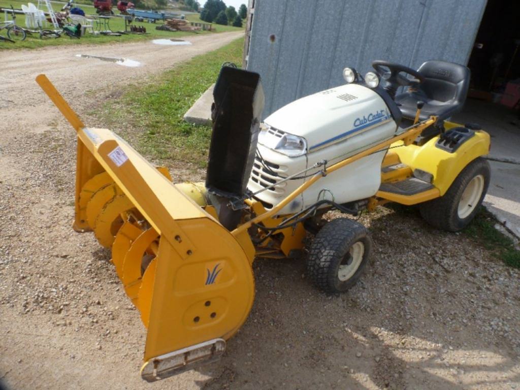 Cub Cadet Series 3000 HDS 3185 lawn tractor with 50