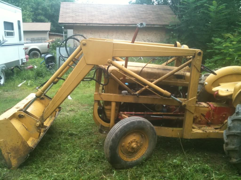 Re: can someone id this backhoe and answer a couple of questions?