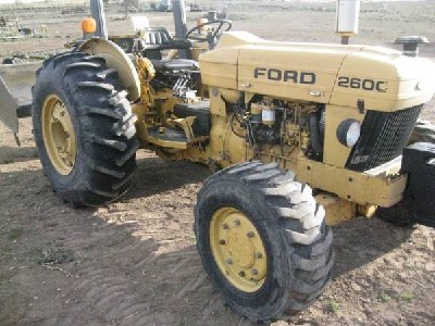 Ford 260C Industrial 4WD Tractor hydraulic box scraper