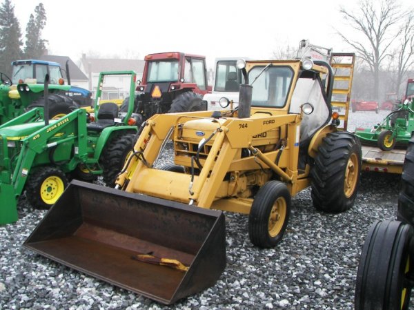 1133: Ford 260C Tractor with Loader w/ Sims Cab : Lot 1133