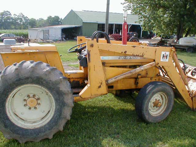 IH 2400 Industrial Loader Tractor