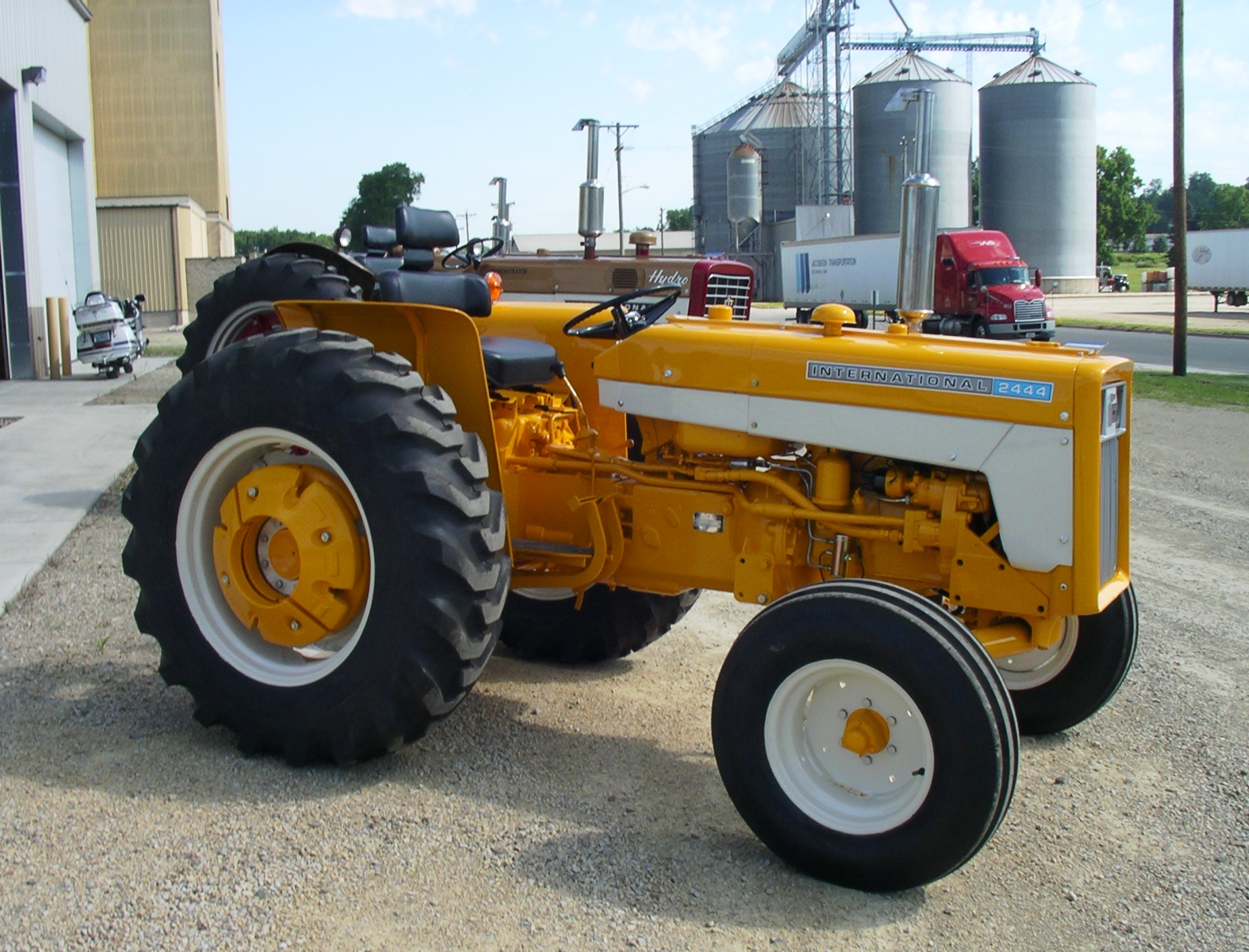 IH 2444 Industrial | Old tractors | Pinterest | Industrial