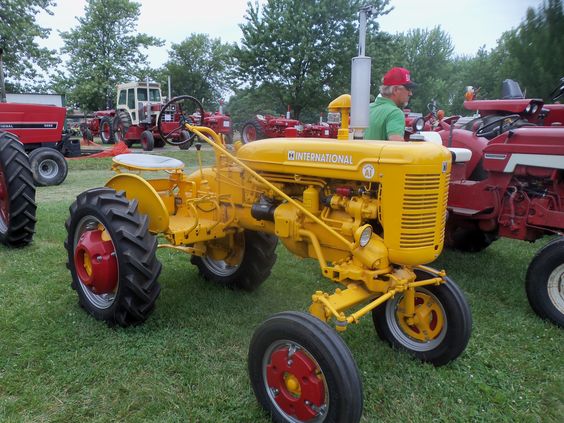 Yellow Farmall Super AI industrial tractor | Pictures - Tractors ...