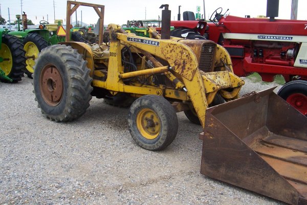 5927: John Deere 3010 G Industrial Tractor #85087