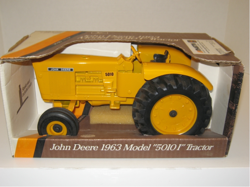 Up for sale is a 1/16 JOHN DEERE 5010 Industrial tractor. New in box ...