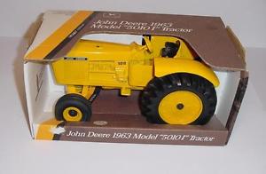 Details about 1/16 Vintage John Deere 5010 Industrial Tractor W/Box!
