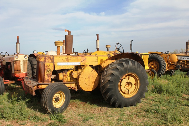 John Deere 830 Industrial - Yesterday's Tractors