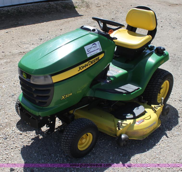 John Deere X324 riding lawn mower | no-reserve auction on Wednesday ...
