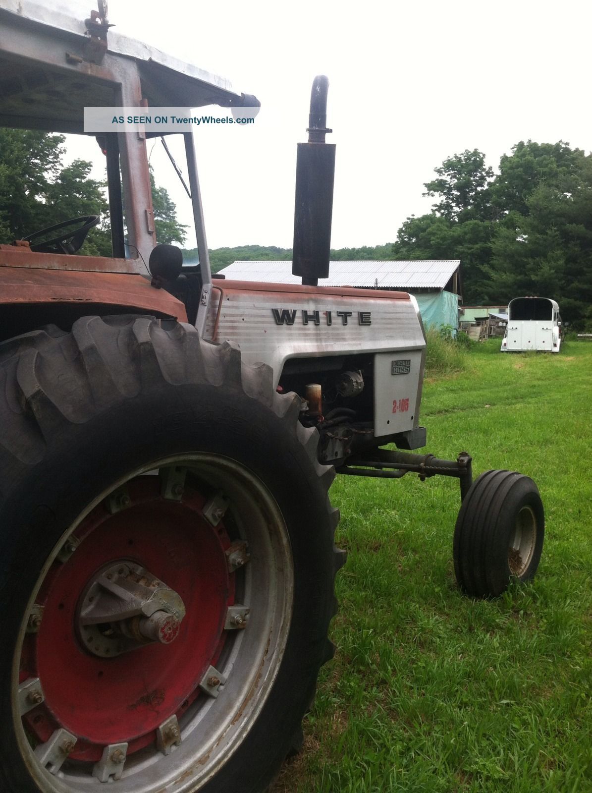 White Tractor 105 Horsepower Field Boss 2 - 105 Tractors photo 4