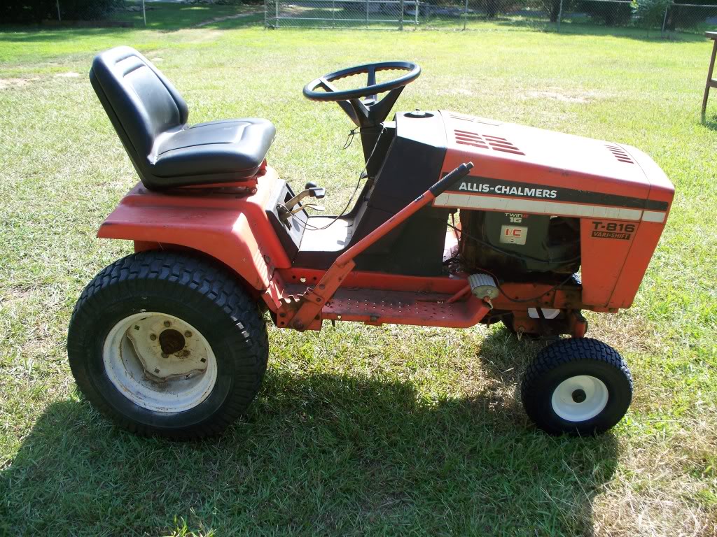 ... Allis-Chalmer%20B4%20pics/T816712H.jpg[/IMG] The 816 with new seat AND