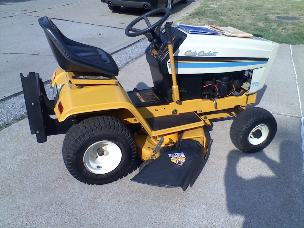 CUB CADET TRACTOR 1225 (sold sold sold ) - Missouri Whitetails