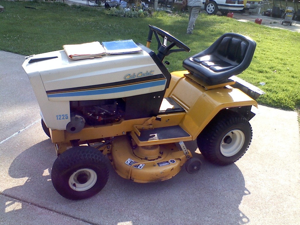 CUB CADET TRACTOR 1225 (sold sold sold ) - Missouri Whitetails