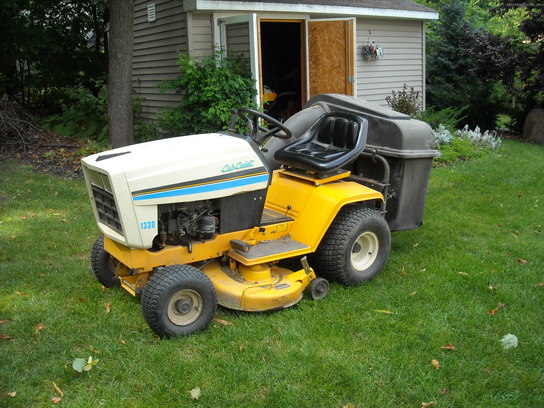 1992 Cub Cadet 1330 Lawn & Garden and Commercial Mowing - John Deere ...