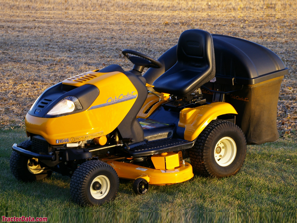 Cub Cadet i1046 with rear bagger. Photo courtesy of Shank's Lawn ...