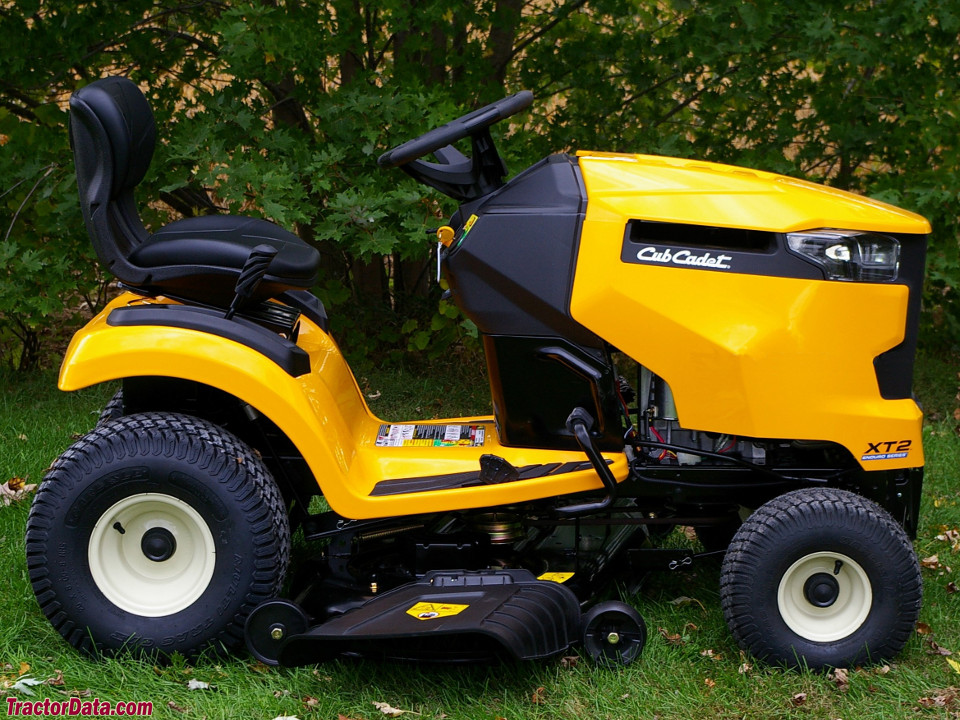 Cub Cadet XT2 LX46 with stamped deck. (4 images) Photos courtesy of ...