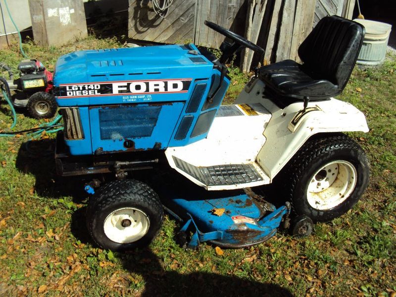 Lawn Tractor Ford LGT 14D 4 cyl. Diesel