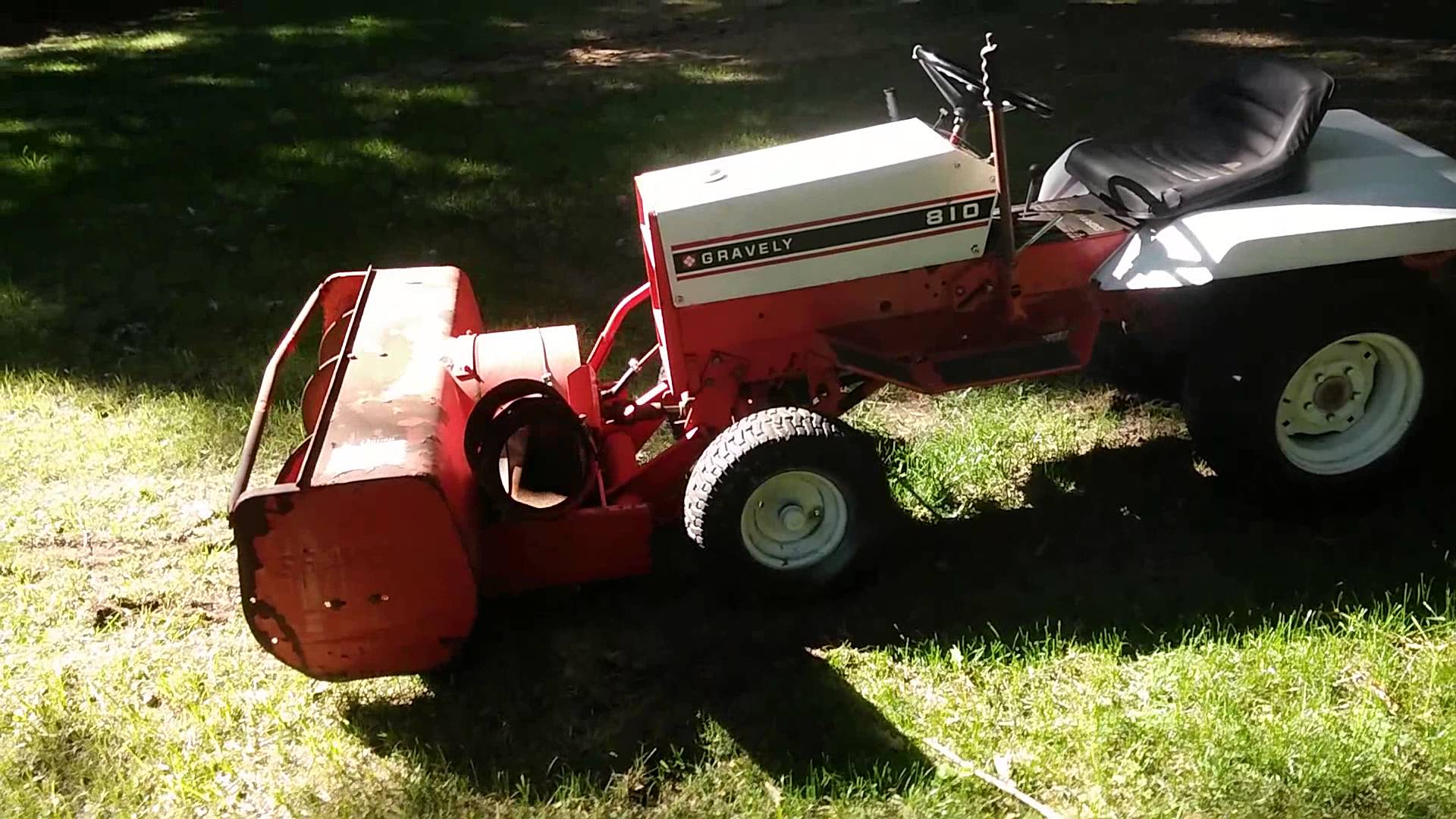 Gravely 810 with snowblower - YouTube