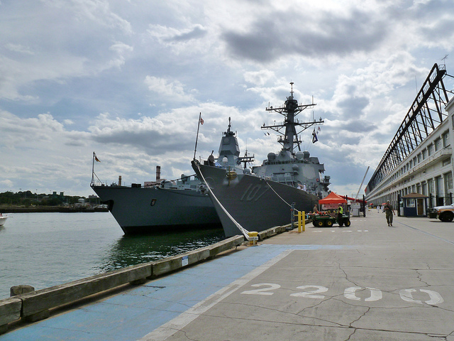 Side by side | USS Gravely (DDG 107) and FGS Hessen (F 221 ...