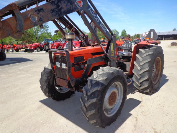 Used Agco Allis 5670 Tractor w/ Loader- 4WD