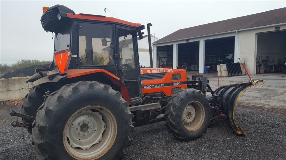 ... Auctions of Government Surplus - 1996 Agco Allis 6680 tractor