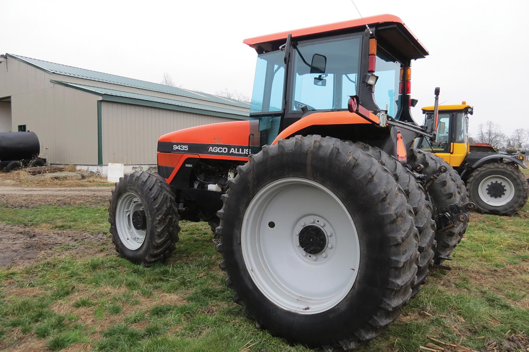Agco Allis 9435 tractor, MFWD, 18.4-42 tires & duals, 14.9 R 30 front ...