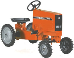 syoT AGCO RT150 Pedal Tractor