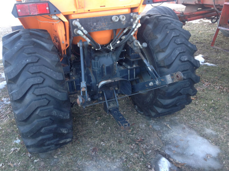 AGCO ST35 Compact 4WD tractor w/SL46 loader & bucket. 15x19.5 rear ...