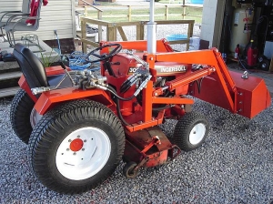 Case Ingersoll 3018 garden tractor loader_2 Description: Vince B. of ...