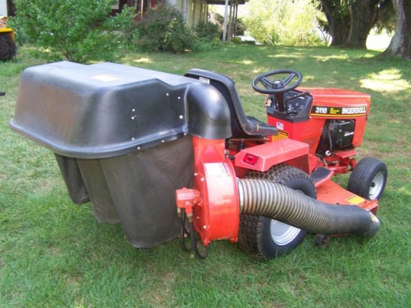 1993 Ingersoll 3118 with 44” mower deck, and hydrabagger. Tractor ...