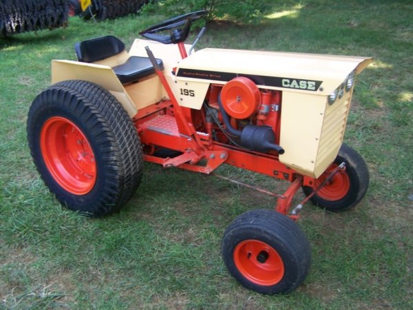 2658: 1968 Case 195 Lawn & Garden Tractor Very Nice : Lot 2658