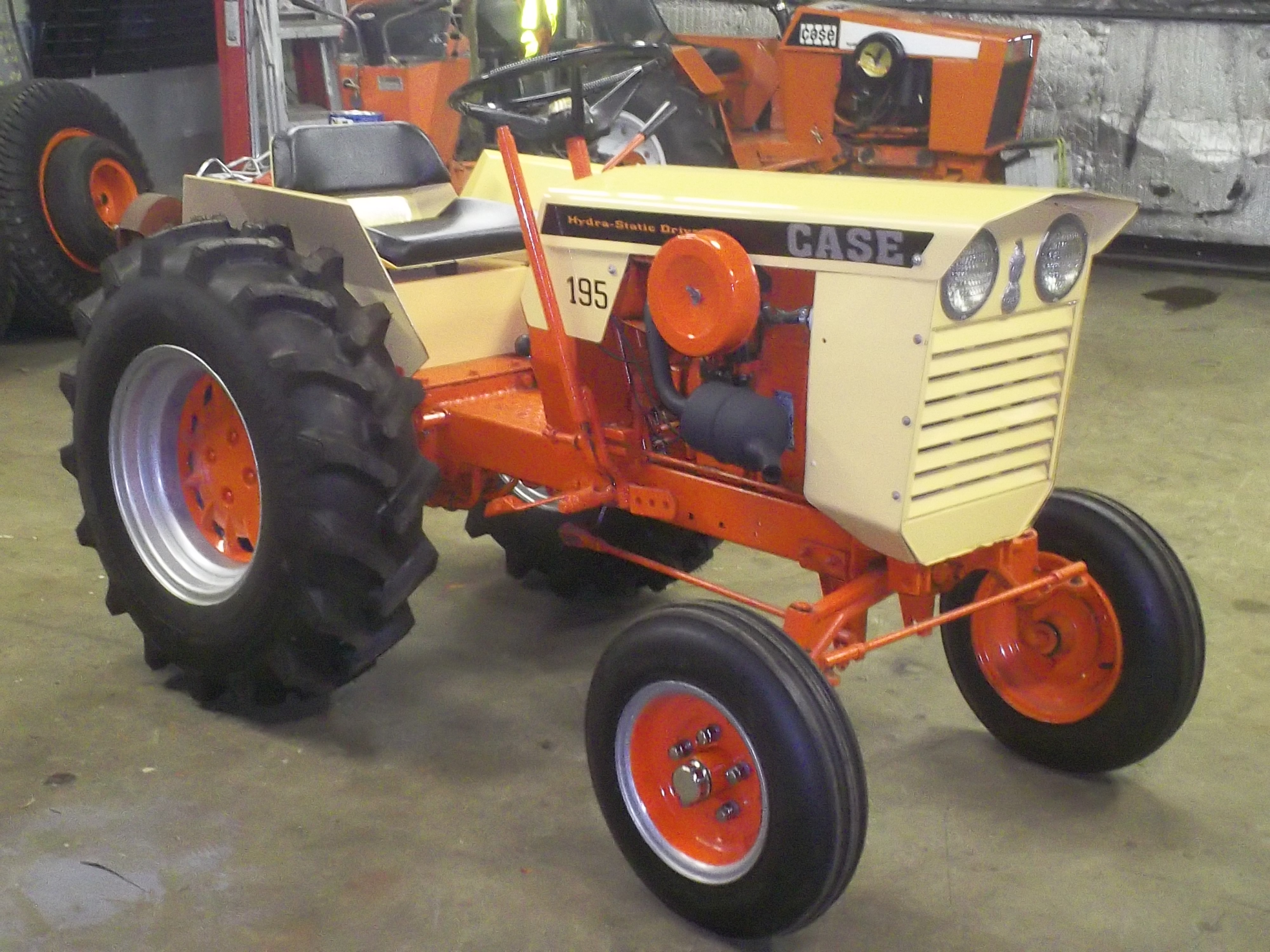 File:Ready for the fair 008 Case garden tractor.JPG - Wikimedia ...