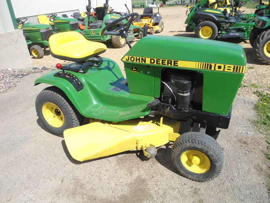 John Deere 108 Lawn & Garden Tractors for Sale | [47367]